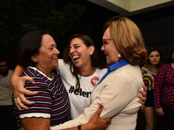 Em coletiva de imprensa, Fátima ressaltou o fato histórico de terem sido eleitos, pelo PT dois deputados estaduais e dois federais (Foto: Divulgação)