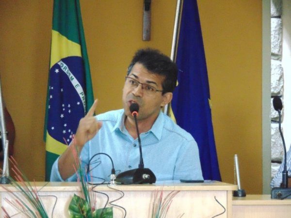 Prefeito de Lagoa Nova está em Brasília cumprindo agenda administrativa e foi surpreendido com o fato (Foto: Divulgação)