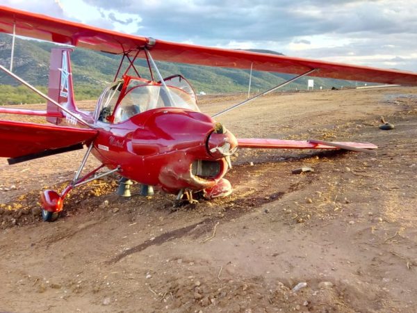 Avião teve asa quebrada e de acordo com testemunhas, vítima não corre risco de morte — Foto: Redes Sociais