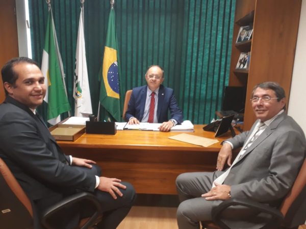 Kleber Rodrigues, prefeito de Monte Alegre Severino Rodrigues e o deputado federal Benes Leocádio — Foto: Divulgação