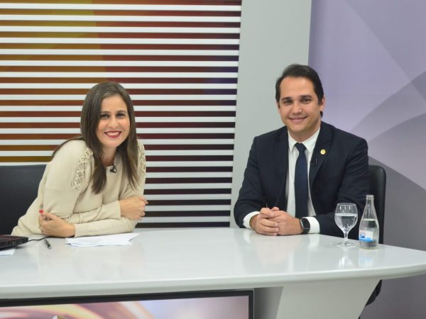 Apresentadora da TV Ponta Negra, Margot Ferreira e o deputado estadual Kleber Rodrigues  — Foto: Divulgação