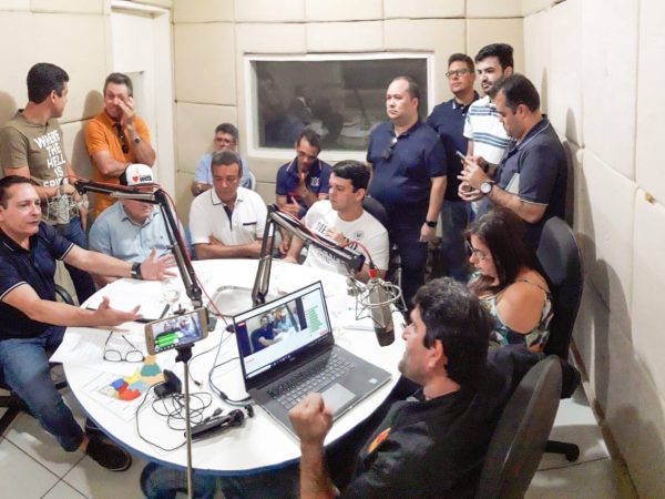 Parlamentar participou do Programa Mesa Redonda, na Rádio Rural AM - transmitido em rede pela Rádio Rural de Caicó — Foto: Assessoria de Comunicação
