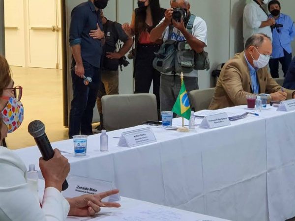 Senadora esteve reunida com a bancada e a governadora Fátima Bezerra, no Centro de Convenções de Natal — Foto: Divulgação