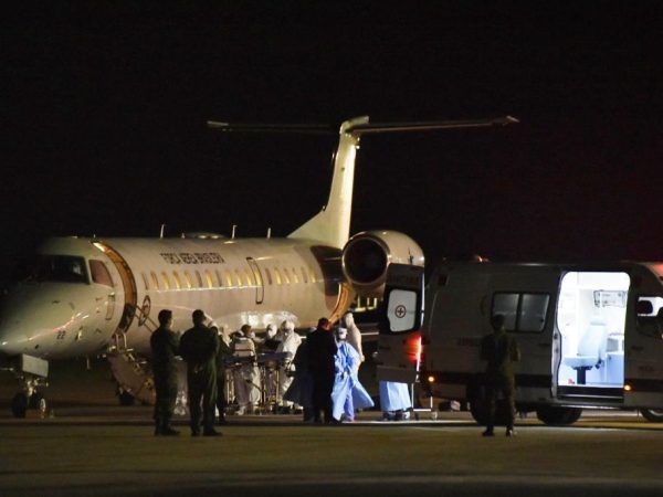 O avião pousou às 2h50 na Base Aérea de Natal (Bant), em Parnamirim. — Foto: Elisa Elsie
