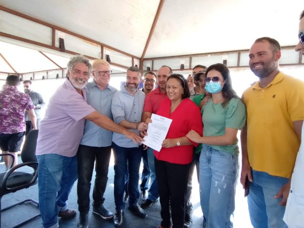 Ordem de Serviço para a execução da obra foi assinada, pela governadora Fátima Bezerra. — Foto: Divulgação