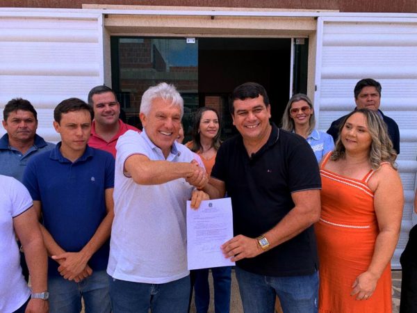 O deputado federal fez a entrega de emendas no valor de R$ 1 milhão e 650 mil reais para o município. — Foto: Divulgação