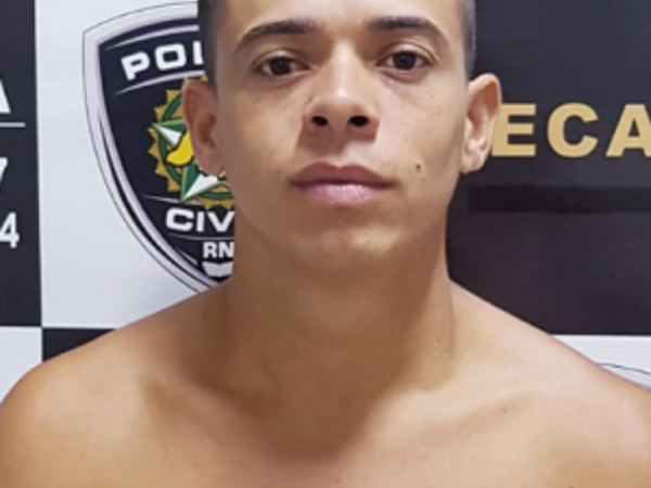 Após as investigações, o homem foi localizado e preso no bairro Alecrim, em Natal — Foto: Polícia Civil do RN/Divulgação