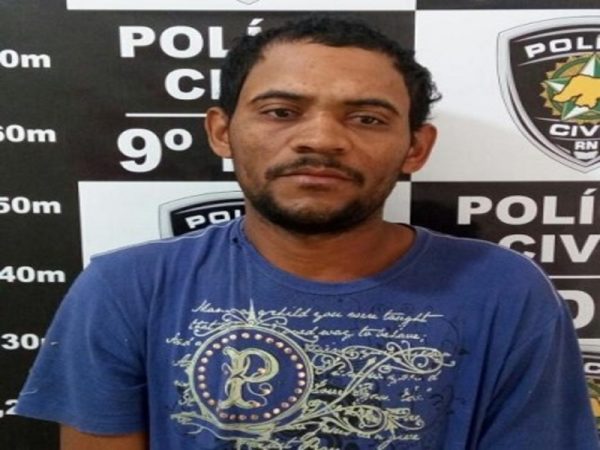 Ele foi preso após se entregar na Delegacia de Plantão do município de Santa Cruz, alegando que estava sendo ameaçado de morte — Foto: PC/RN.