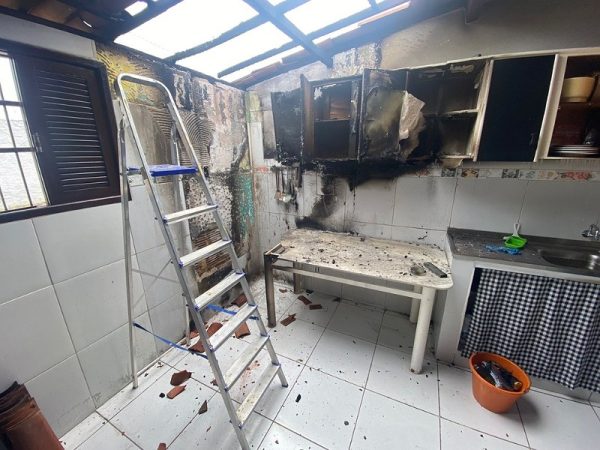 Vazamento de gás provocou explosão em casa no bairro Monte Castelo, em Parnamirim, na Grande Natal. — Foto: Kleber Teixeira/Inter TV Cabugi