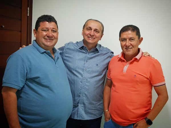 Prefeito de Marcelino Vieira Babau, candidato ao senado Antônio Jácome e o prefeito de Tenente Ananias Dr. Kerginaldo (Foto: Divulgação)