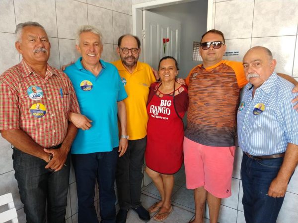 João Maia e Gustavo Carvalho ao lado de aliados políticos em Jardim do Seridó (Foto: Divulgação/Assessoria)
