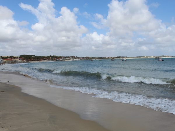 Boletim de Balneabilidade aponta que apenas a Praia dos Artistas está imprópria para banho neste fim de semana — Foto: Divulgação
