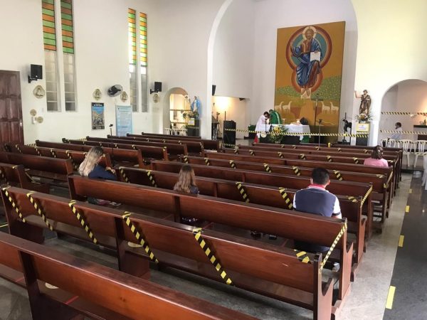 Missa volta a ser celebrada na Igreja Matriz de São João Batista, em Natal — Foto: Kleber Teixeira/Inter TV Cabugi