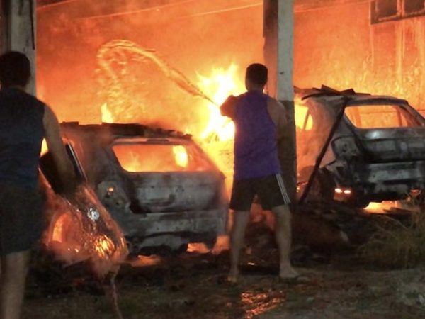 Incêndio atinge carros na unidade da Emater de Currais Novos, na região Seridó potiguar — Foto: Cleto Filho