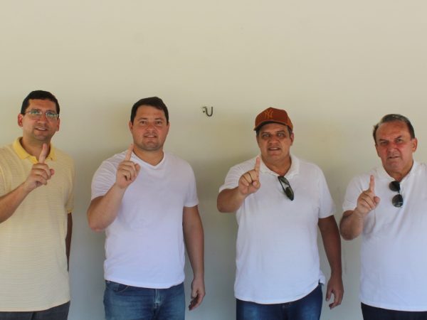 Iogo Queiroz recebeu o apoio do MDB, liderado pelo deputado Nelter Queiroz — Foto: Divulgação