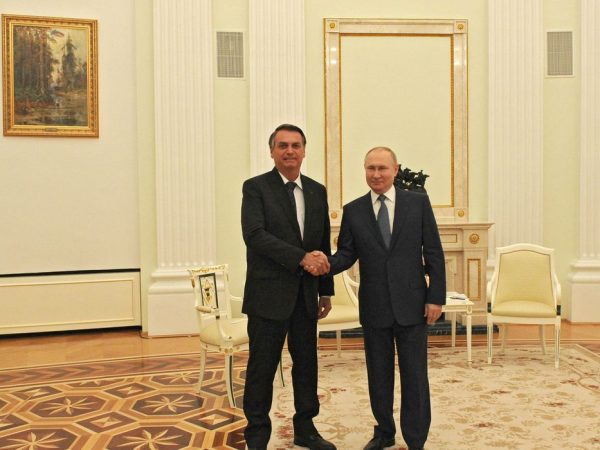 Antes da reunião bilateral, os dois fizeram uma declaração à imprensa. — Foto: © Oficial Kremlin/PR