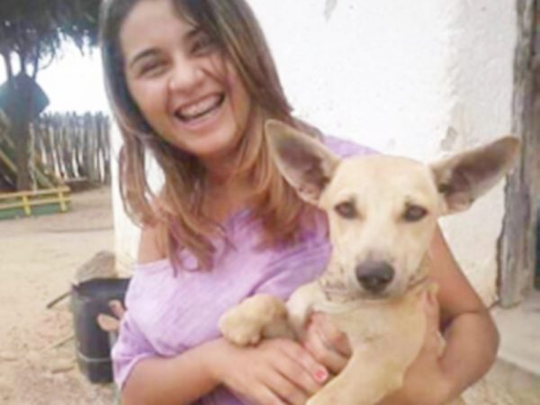 Janaína Soares da Silva, de 18 anos, foi achada morta nesta segunda-feira (5) dentro de casa com corte no pescoço (Foto: Arquivo pessoal)