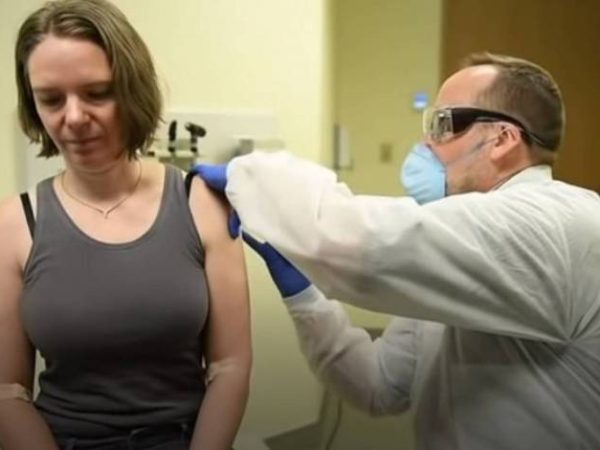 Mulher diz que vacina experimental foi como receber a da gripe — Foto: Reprodução/Youtube