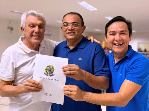 O deputado federal João Maia foi recebido pelo prefeito Salomão Gomes. — Foto: Divulgação