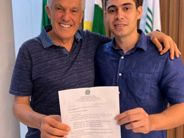 João Maia se reuniu com o prefeito Renan Mendonça, o ex-prefeito Luiz Jairo, além de vereadores e secretários. — Foto: Divulgação