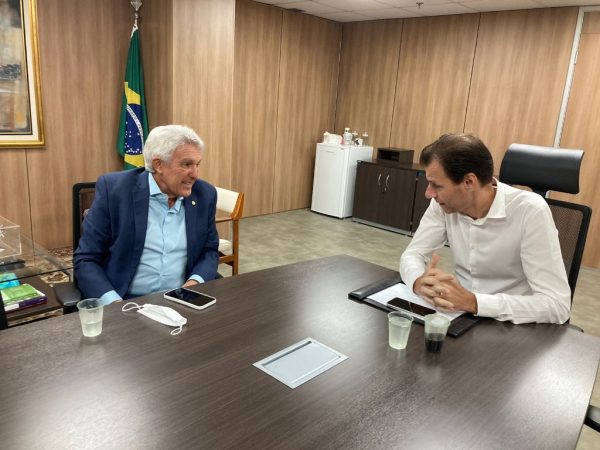 João Maia esteve reunido com o secretário nacional de Aviação Civil, Roney Glanzmann. — Foto: Divulgação