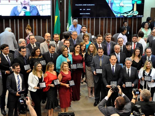A solenidade foi proposta pelo presidente do Legislativo Estadual, deputado Ezequiel Ferreira (Foto: João Gilberto)