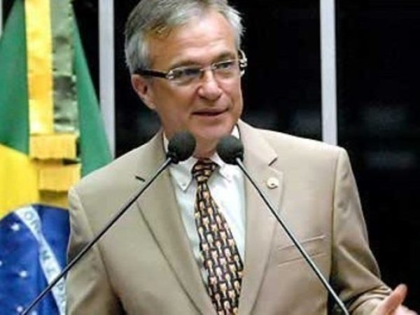 José Bezerra foi prefeito de Currais Novos, suplente de Senador e Senador — Foto: Reprodução.