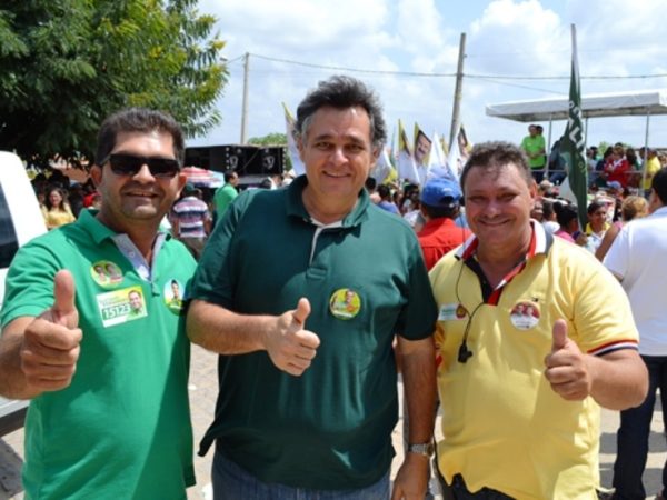 José Geraldo (centro) durante a campanha de Henrique para o governo do Rio Grande do Norte, em 2014 (Foto: Marco Montoril)