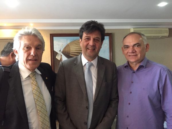 Mandetta esteve reunido com prefeito Paulo Emídio e o deputado federal João Maia — Foto: Divulgação/Assessoria