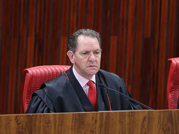 O ministro João Otávio Noronha, do STJ, durante reunião do Tribunal Superior Eleitoral (Alan Marques/Folhapress)