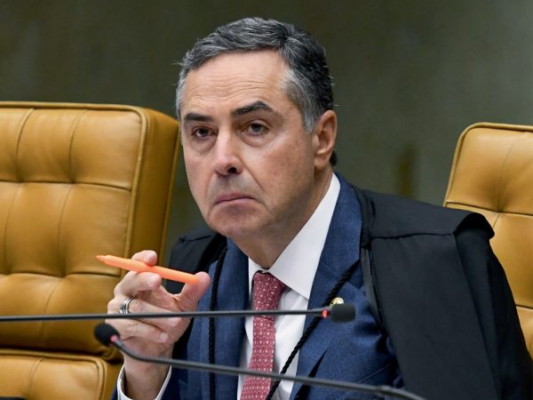 Barroso voltou a dizer que os aplicativos usados no Brasil devem atender às leis brasileiras ou serão suspensos. — Foto: Carlos Alves Moura/STF