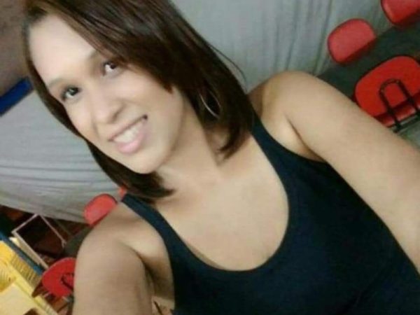 Vítima encontrada morta dentro de igreja, identificada como Larissa Francisco Maciel, estava nua — Foto: Arquivo pessoal
