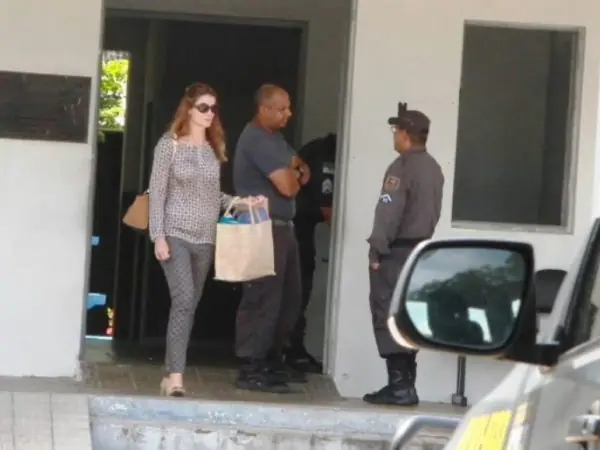 Laurita Arruda durante visita a Henrique Alves na Academia de Polícia, em Natal (José Aldenir / Agora Imagens)