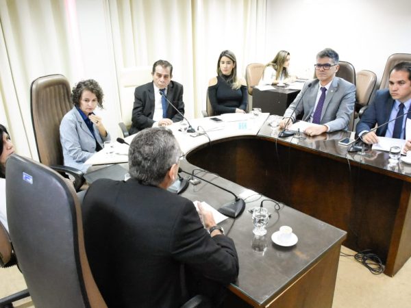 Reunião na Comissão de Constituição, Justiça e Redação (CCJ) — Foto: Eduardo Maia