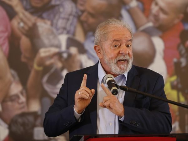 Lula irá visitar pelo menos os quatro estados governados pelo PT (Partido dos Trabalhadores). — Foto: Andre Penner/AP