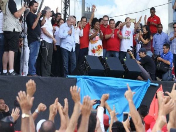 Lula participou do ato público “Por Água e Democracia” em Campina Grande na PB (Foto: Paraibaonline/Leonardo Silva)