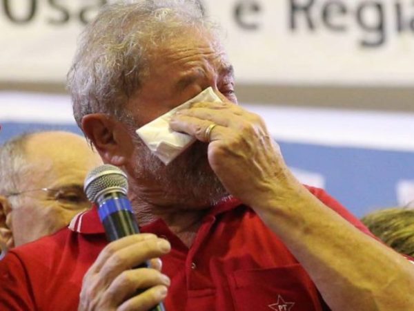 Dizendo-se vítima de injustiça e perseguição, Lula chorou copiosamente ao falar de Marisa Letícia (Foto: Eduardo Anizelli/Folhapress)