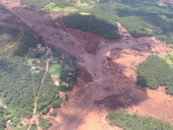 Barragem se rompe em Brumadinho (MG) — Foto: Corpo de Bombeiros/Divulgação