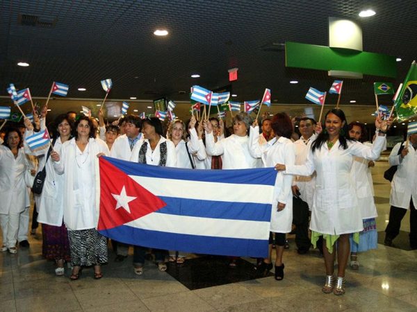 Desembarque de médicos cubanos no Recife em Pernambuco (Foto: Arquivo/Futura Press/Folhapress)
