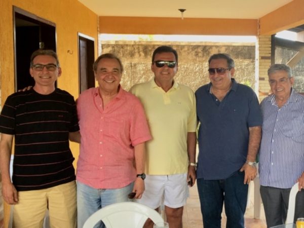 Marcelo Queiroz, Agripino, Carlos Eduardo, Álvaro Dias e Garibaldi durante encontro em Tabatinga (Foto: Heitor Gregório)