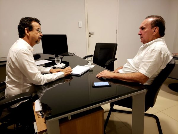 Secretário de Gestão de Projetos, Fernando Mineiro, e o deputado estadual Nelter Queiroz — Foto: João Vital