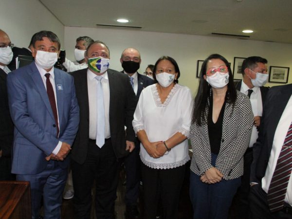 Solicitação foi feita na reunião dos governadores do Nordeste com o ministro da Saúde. — Foto: Joel Dias