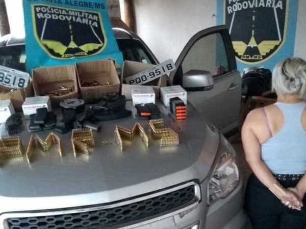 Ela disse à polícia que não sabia que munições estavam na caminhonete (Foto: © PMR/Divulgação)