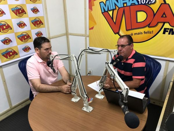 Em Martins, o parlamentar concedeu entrevista à Rádio Minha Vida - Divulgação/Assessoria
