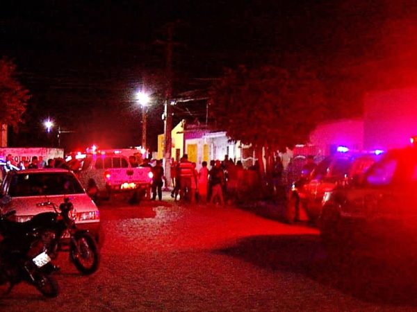 Mãe e filha foram baleadas dentro de casa, na noite desta segunda-feira (19), em São José de Mipibu, na Grande Natal — Foto: Inter TV Cabugi/Reprodução