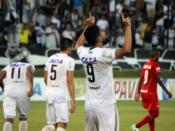 Nando comemora gol da vitória do ABC sobre o Vila Nova (Foto: Diego Simonetti/Blog do Major)