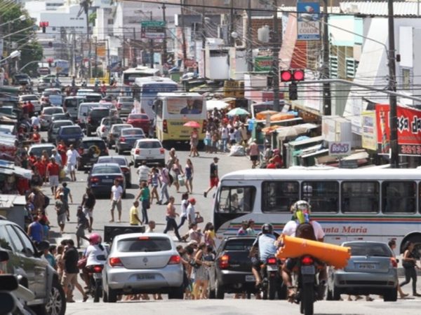 Capital potiguar tem população de 885.180 pessoas em 2017, segundo IBGE; na foto, o bairro do Alecrim. (Foto: Canindé Soares)