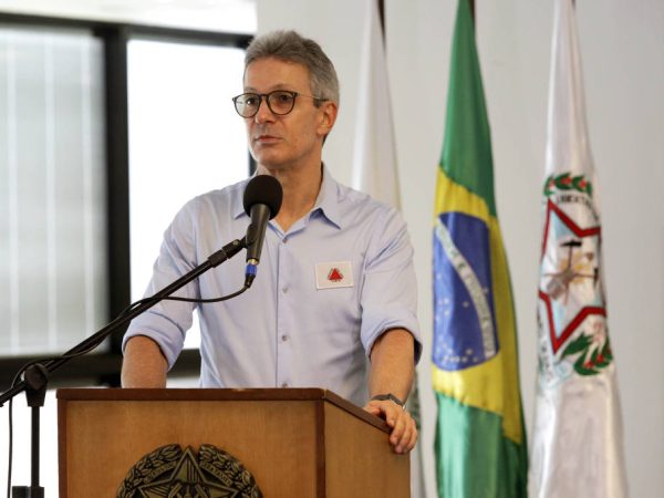 Governador mineiro, visto como opção da direita com ex-presidente inelegível, acumula desgastes. — Foto: Gil Leonardi/Agência Minas