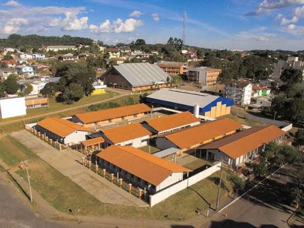 Nesta terça (24), foram assinados os Termos de Compromissos para construção de duas creches e uma escola. — Foto: Divulgação