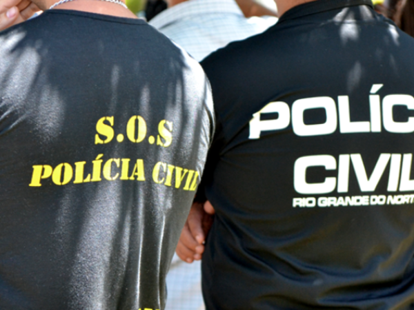 Os dois homens são investigados pela autoria de homicídios praticados na região — Foto: Divulgação.